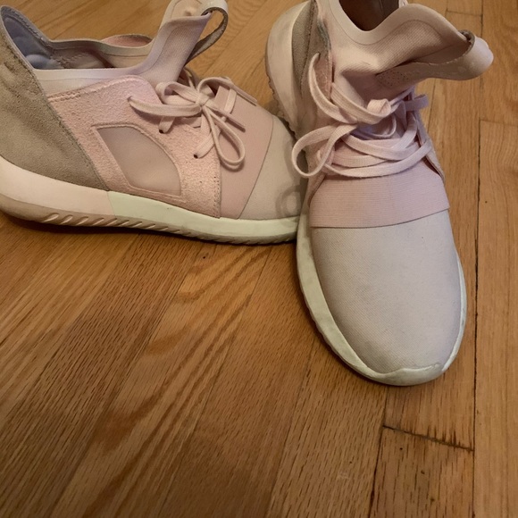 ADIDAS TUBULARS - Picture 2 of 3